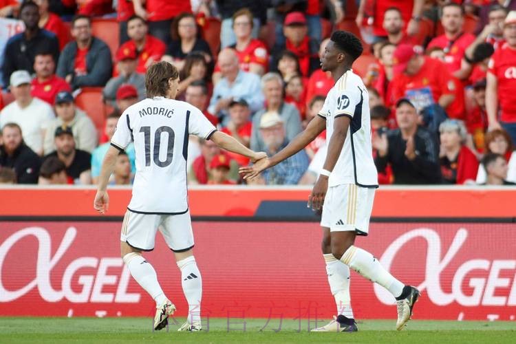 记者:皇马与琼阿梅尼就续约达成一致 记者:皇马与琼阿梅尼就续约达成一致